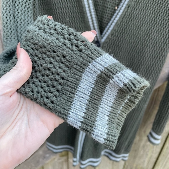 American Eagle Army Green Boyfriend Style Loose Knit Academia Cardigan Sweater - Picture 2 of 7